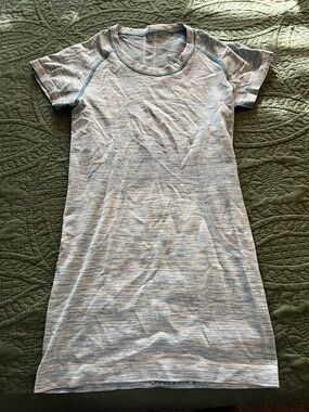 Lululemon Light Heathered Blue/Gray Short Sleeve Tunic Dress with Bluish Trim